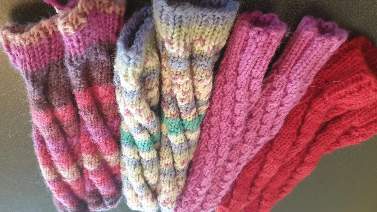 Härliga raggsockor baby mönster i olika färger och stickningar. Perfekta för små fötter!