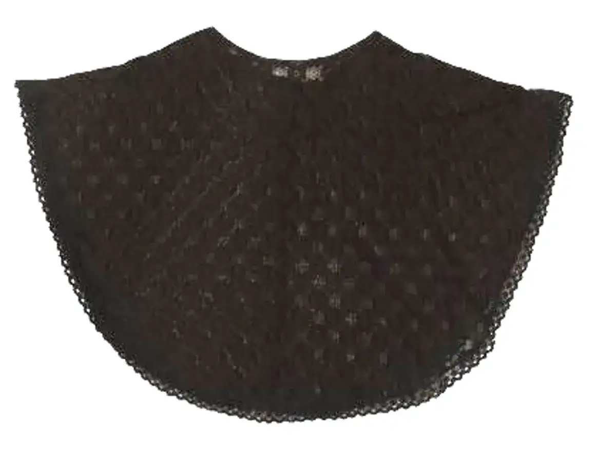 Mörk spetsig poncho med vågig kant. Perfekt att sy en egen unik poncho till festen.